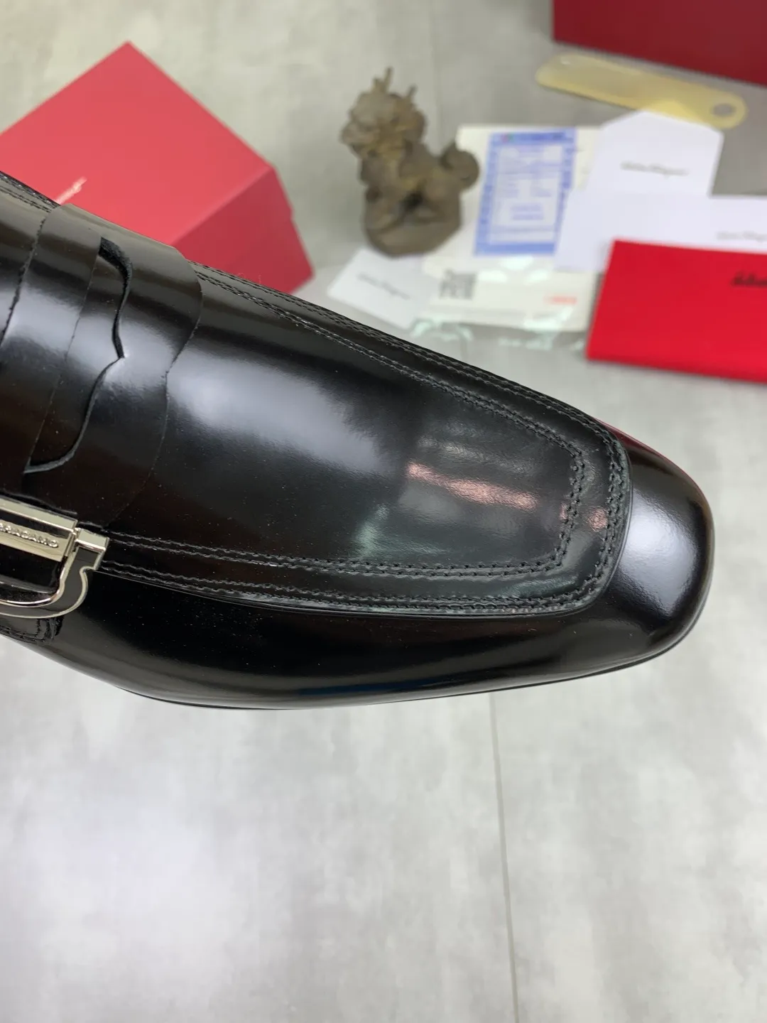 Men's men's shoes 💰P600💰[New model] High quality water-dyed cowhide 🆘[Salvatore Ferragamo] Ferragamo's latest casual business leather shoes for men! Listed simultaneously! The fabric is made of specially imported original calfskin, and the interior is made of imported water-dyed cowhide. It is absolutely luxurious and leads the fashion trend. Matching code: 38-44 (45 and 46 can be customized) 5️⃣ colors available